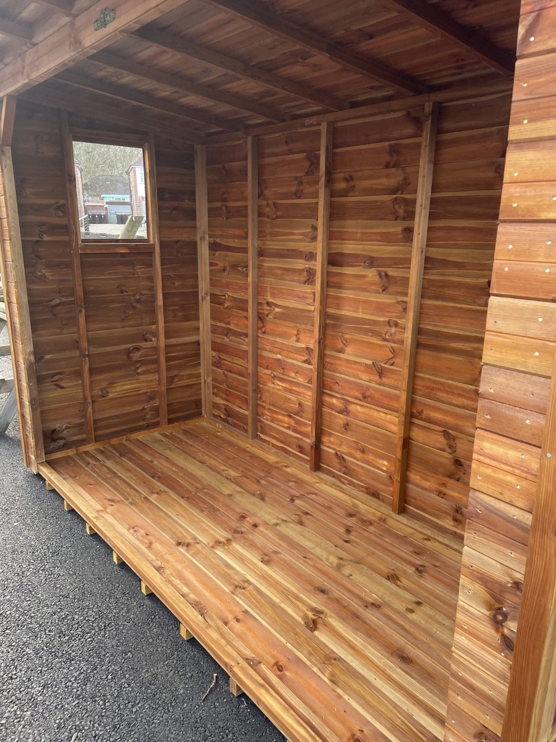 Bespoke tanalised smoking shelter installed at Grendon Working Men’s Club