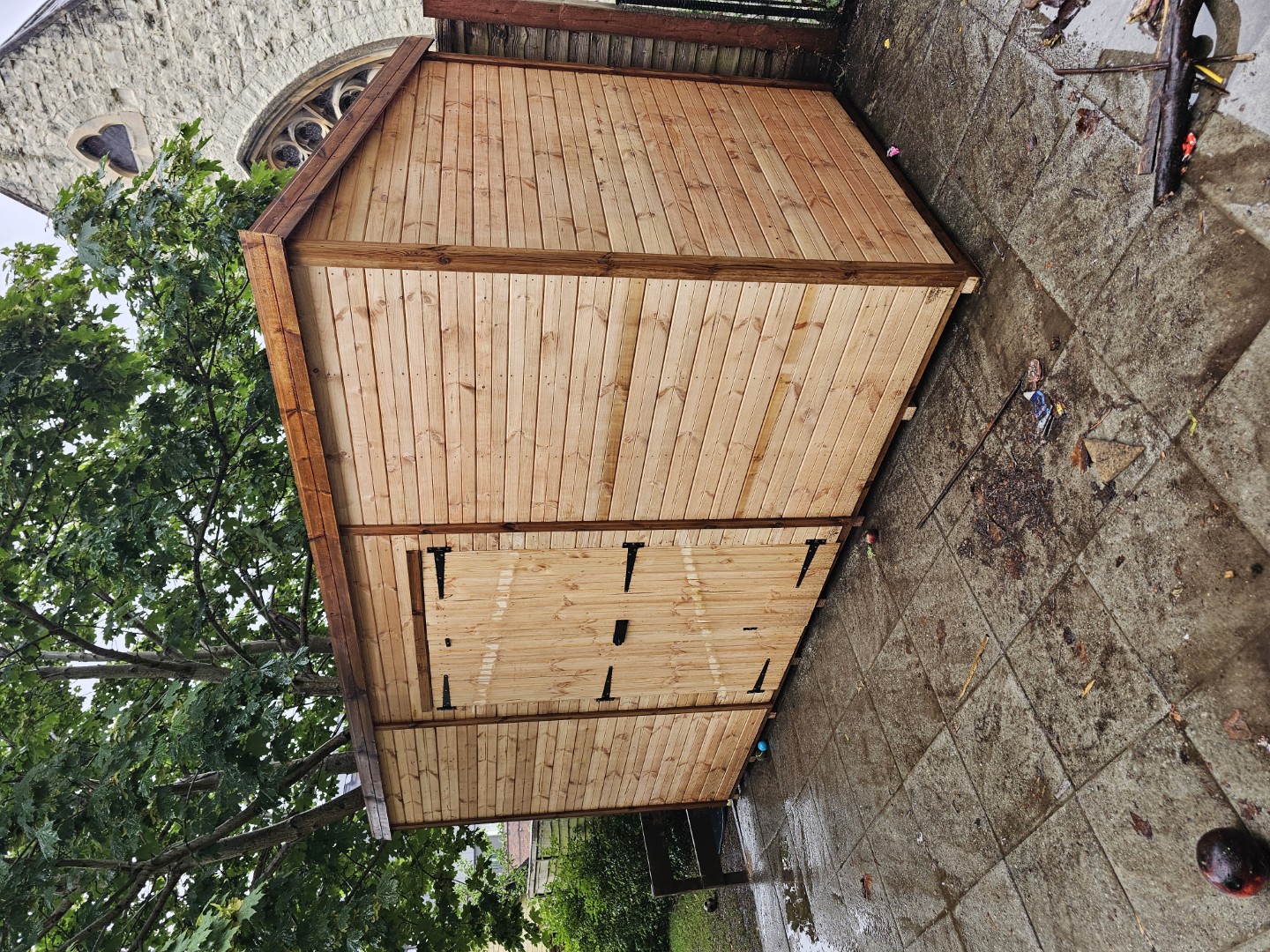 Pent Classic shed installed beside the church in Northampton