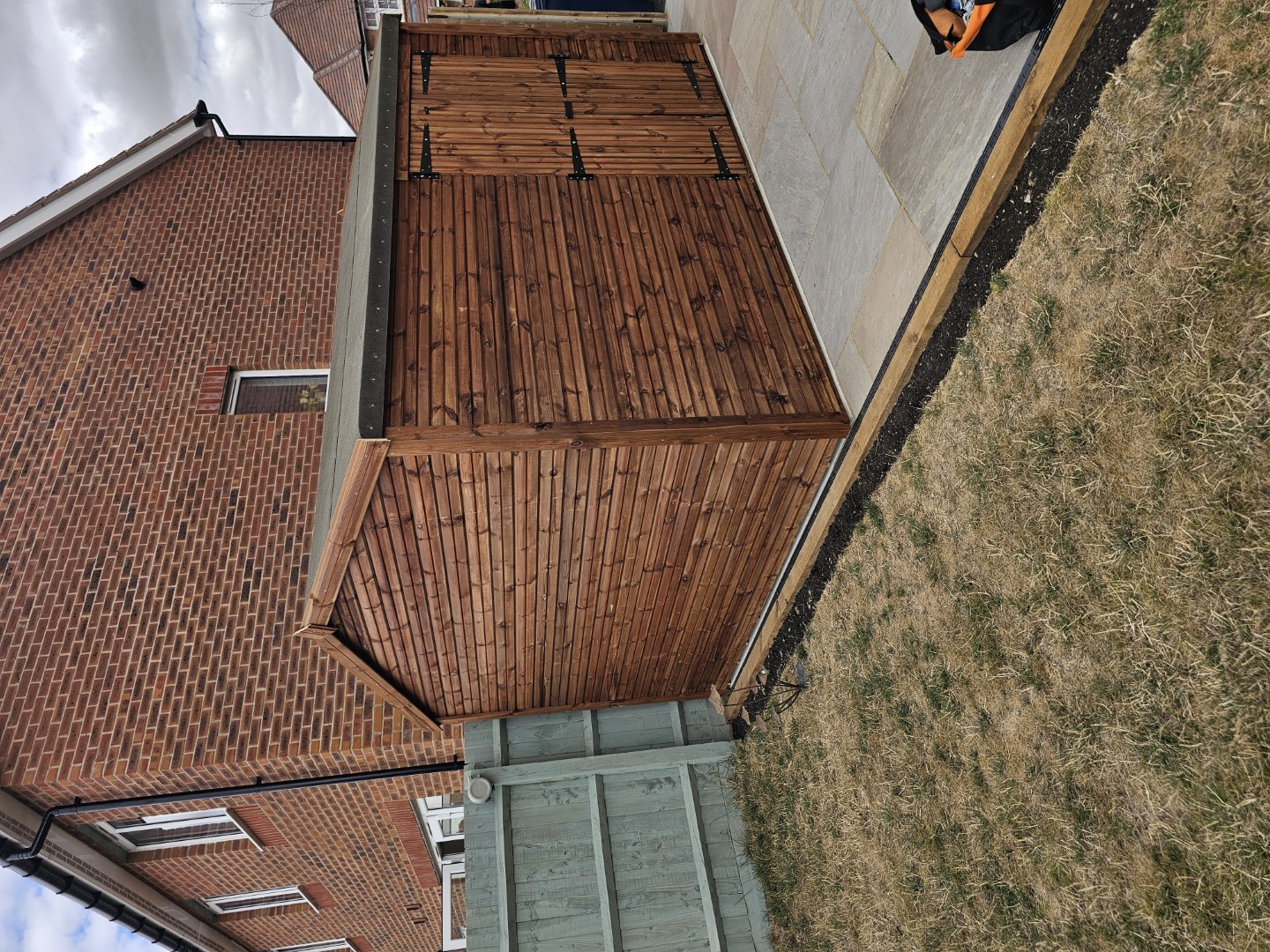 Side view of the windowless Reading Hipex Beast shed