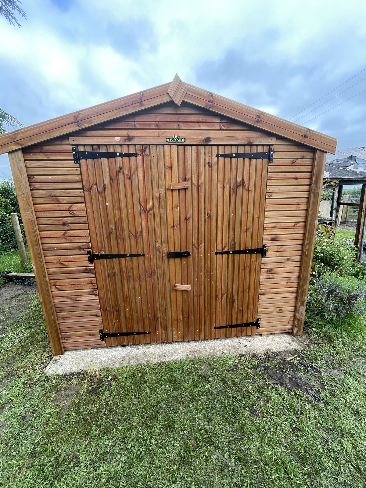Front elevation of the Apex Beast shed with 5 foot double doors