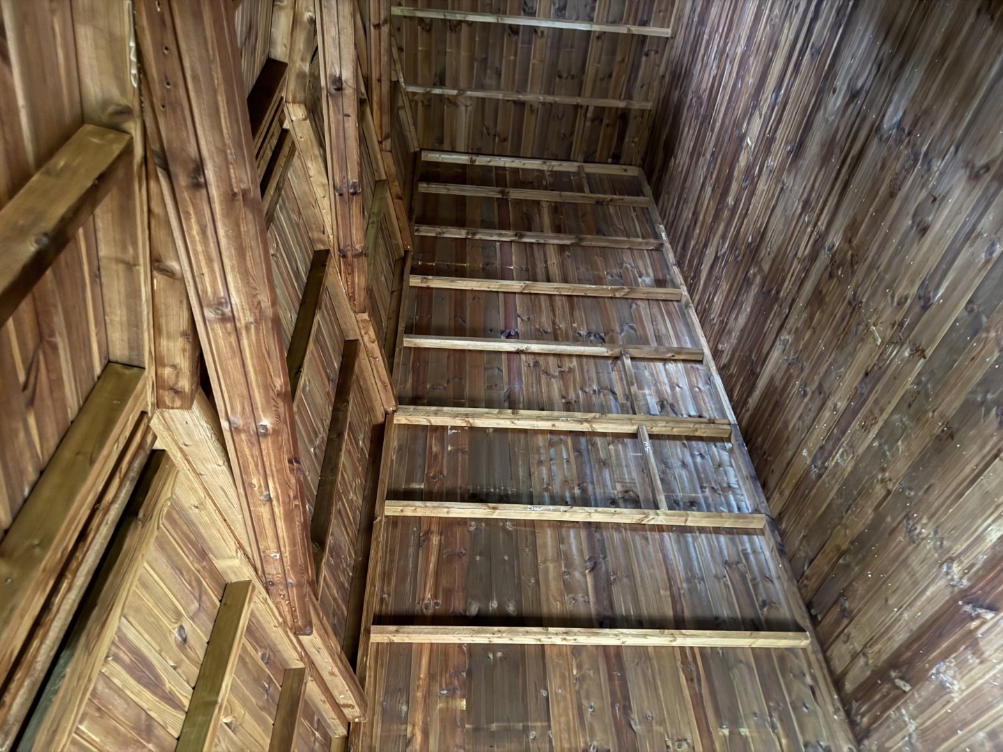 Close view of the black Onduline roofing on the Worcester Apex Beast shed in the rain