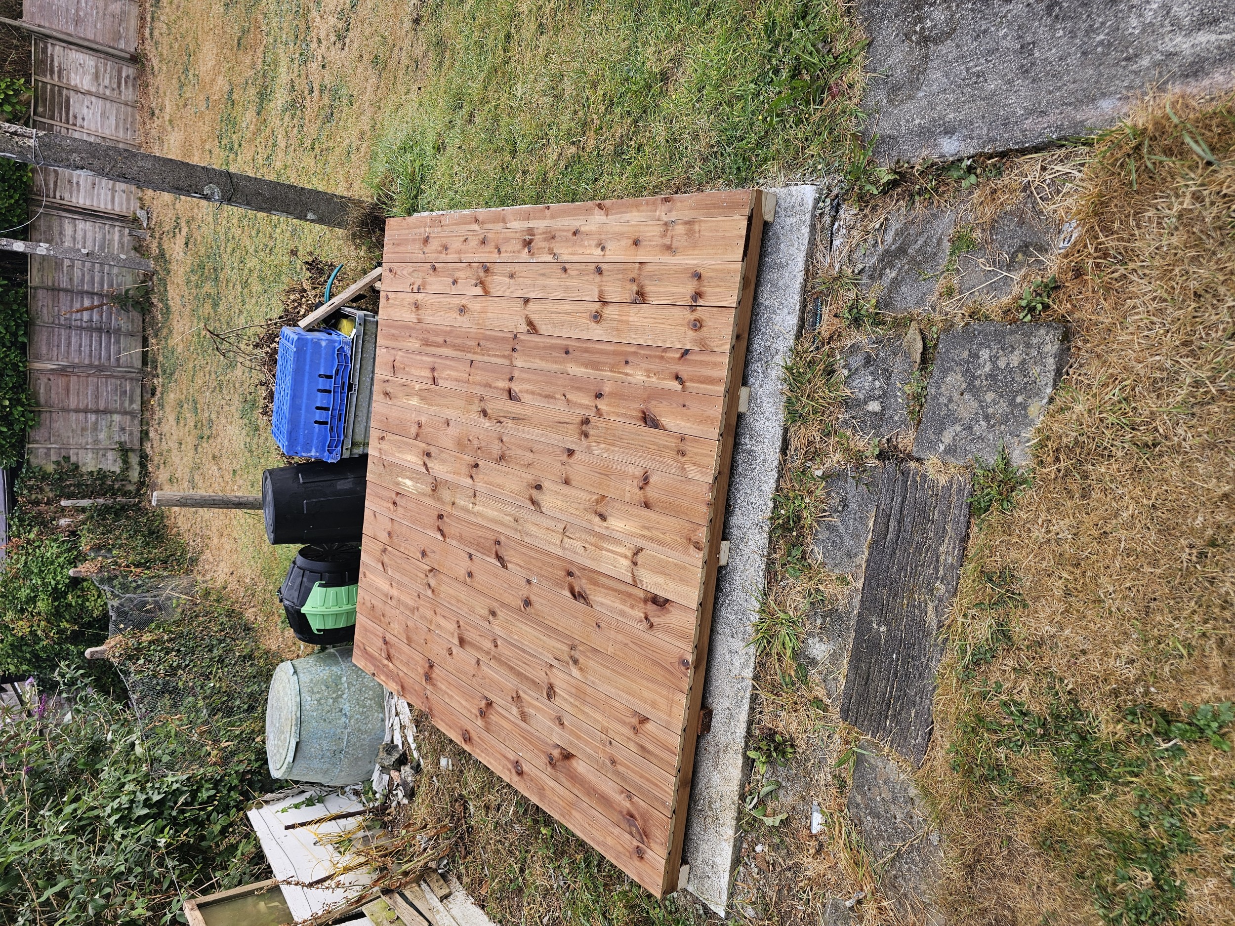 Bearers arranged beneath a 6x6 shed
