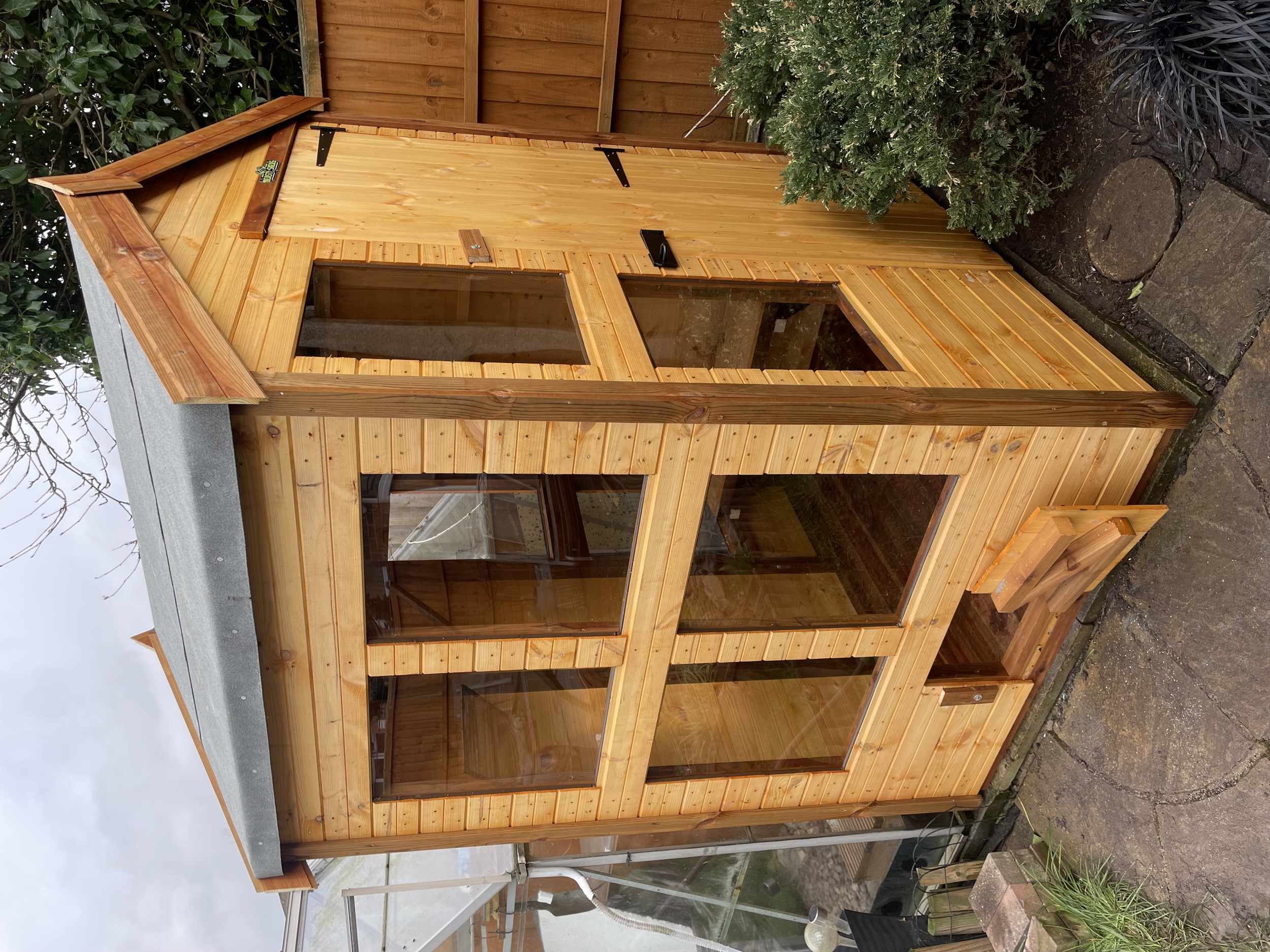 Bespoke 5x4 timber building for a small animal