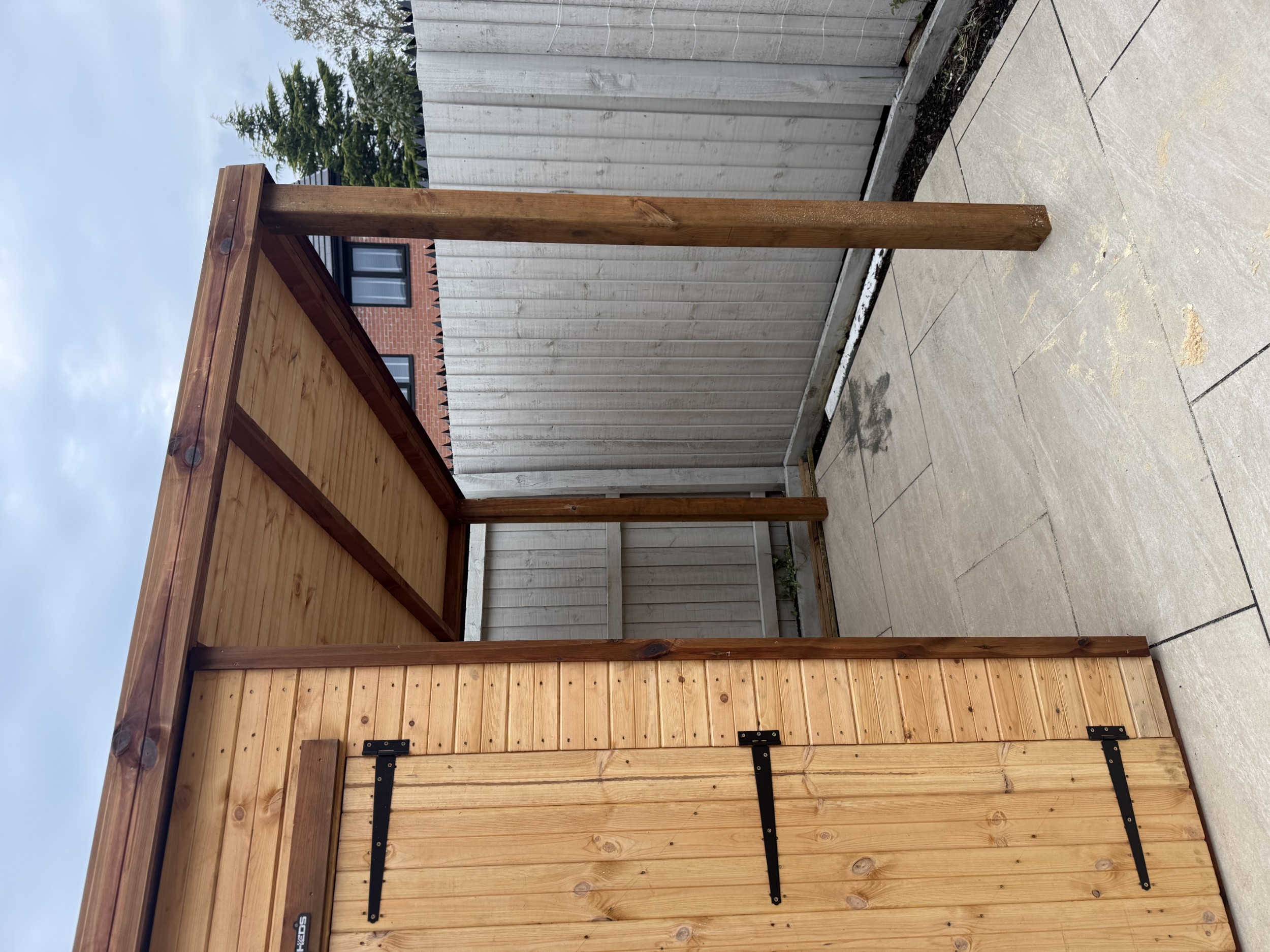 Shed with open-sided 4ft extension