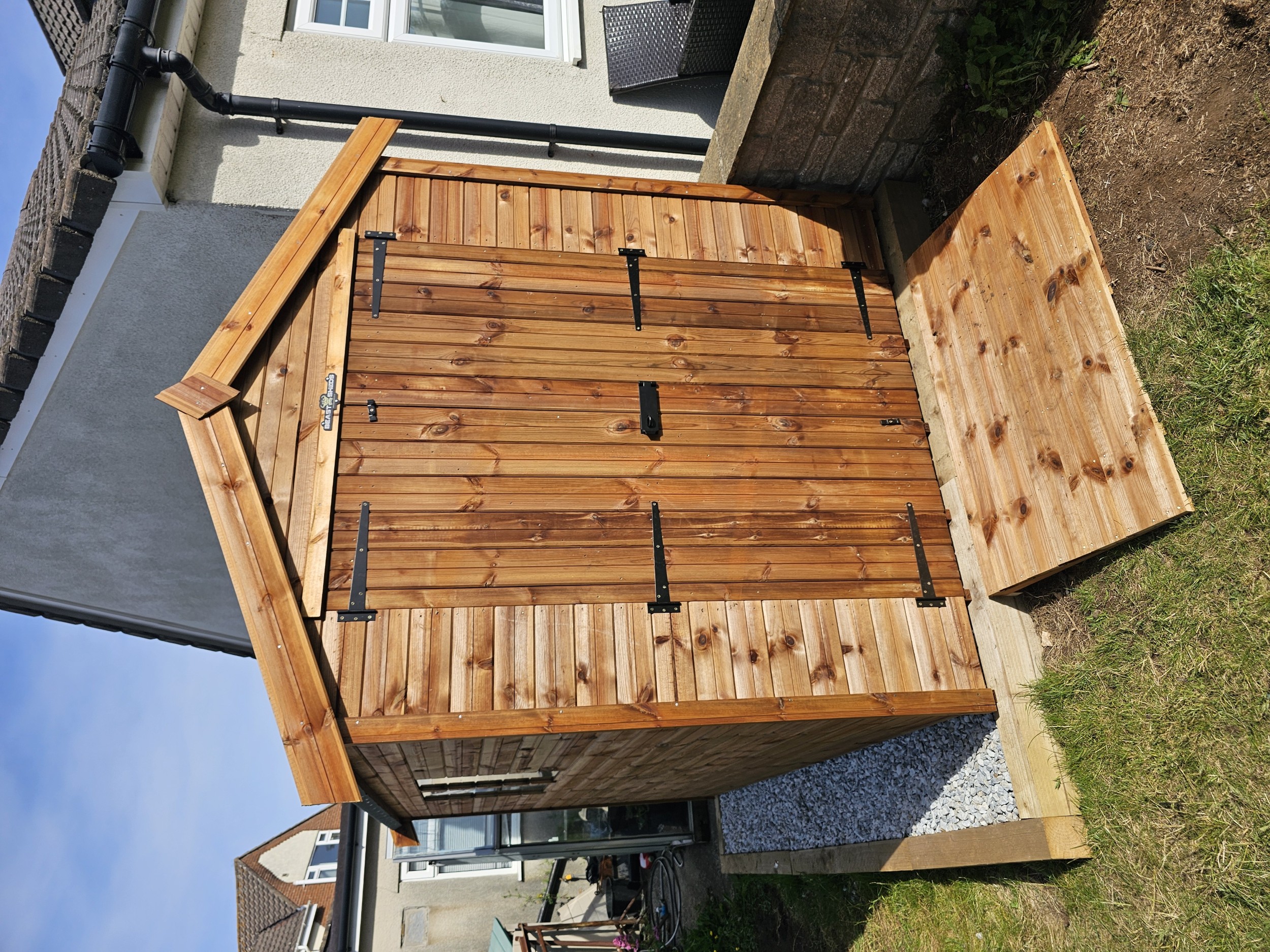 Detachable-style timber shed ramp