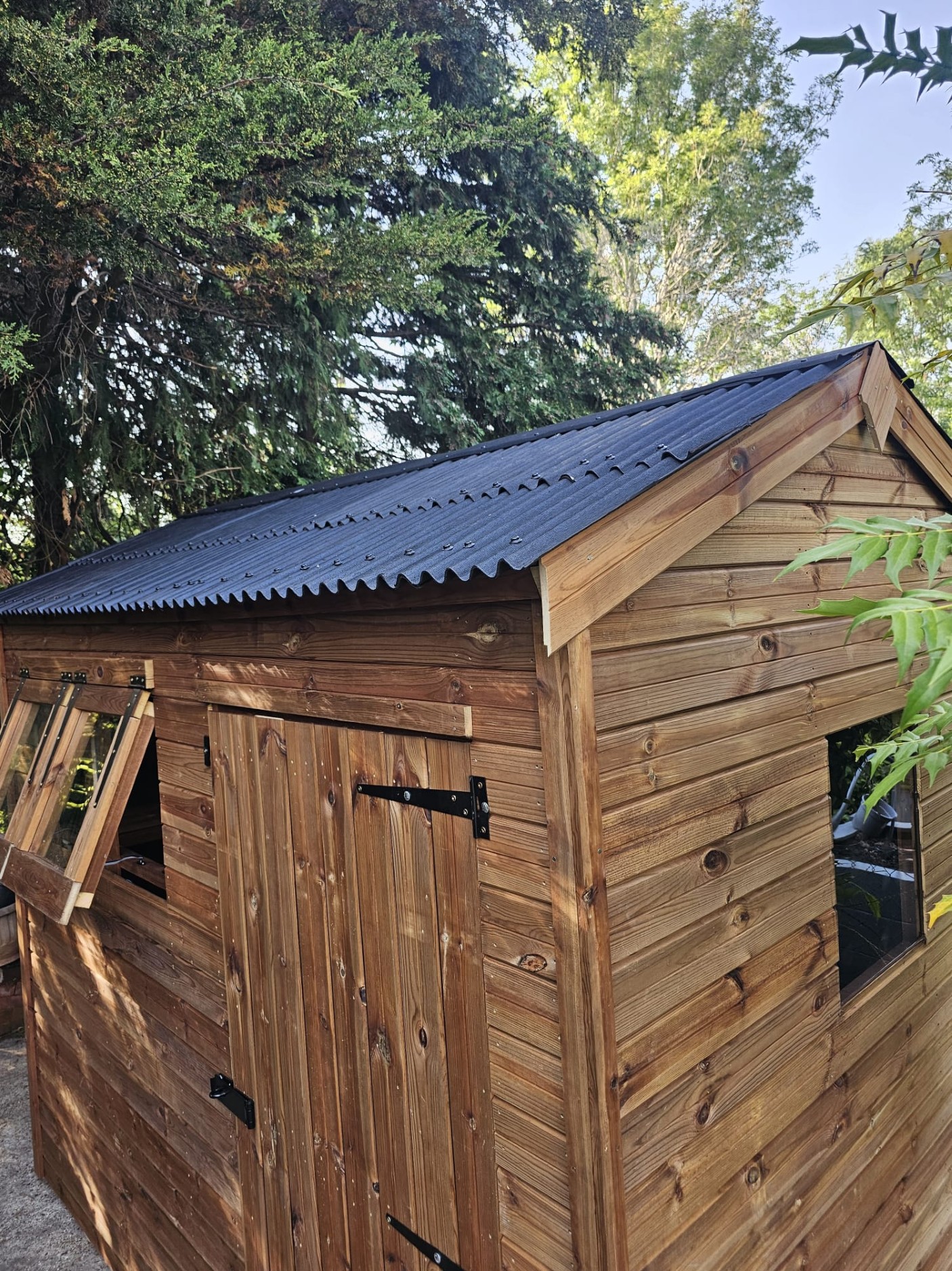 Close view of Onduline roofing on a shed